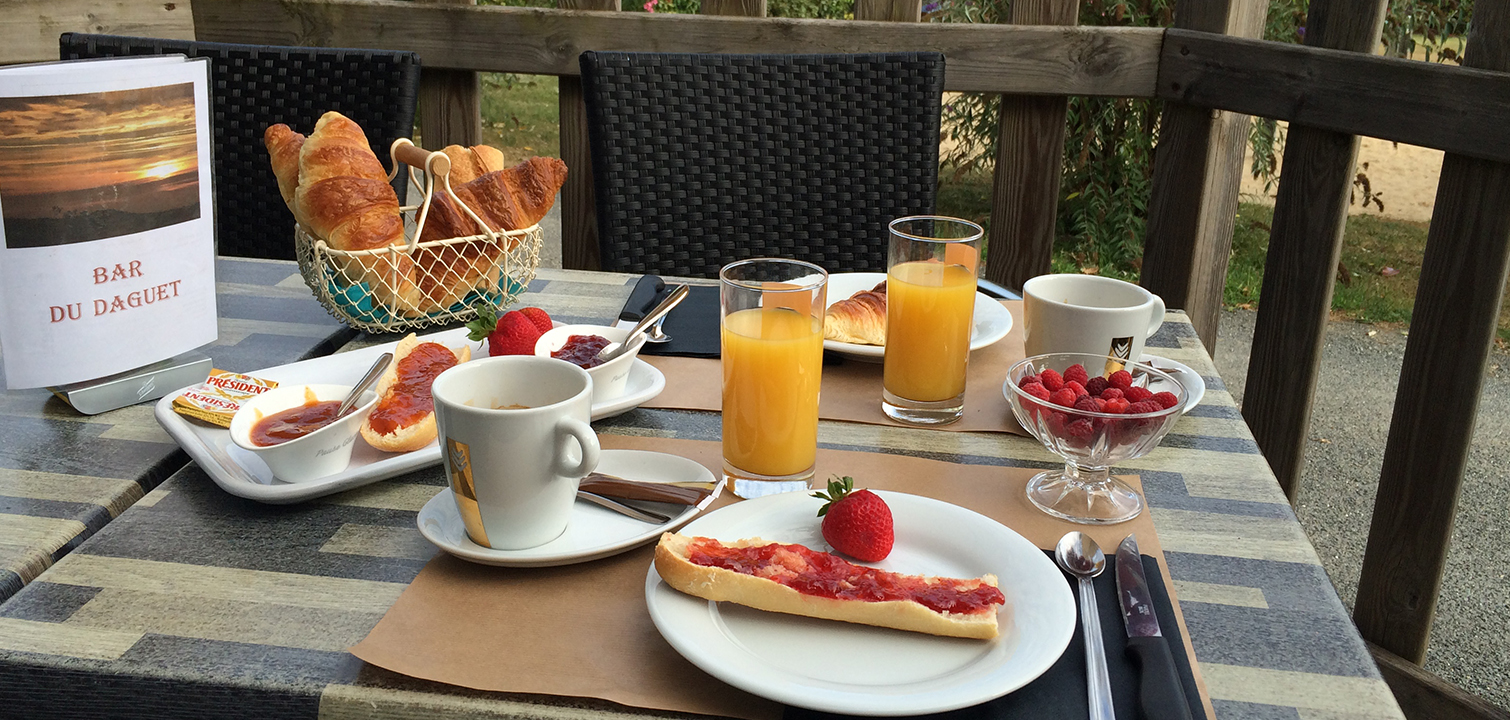 camping-le-daguet-petit-dejeuner