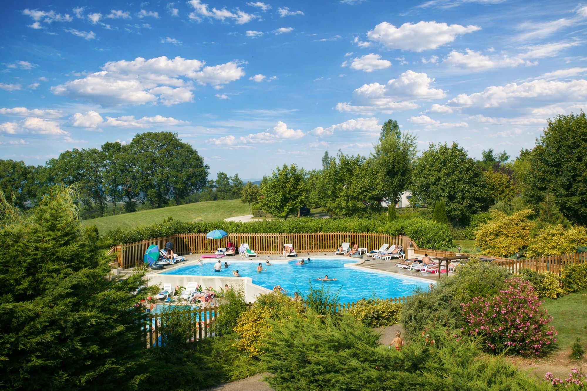 camping-le-daguet-avec-piscine-pres-de-la-roque-gageac