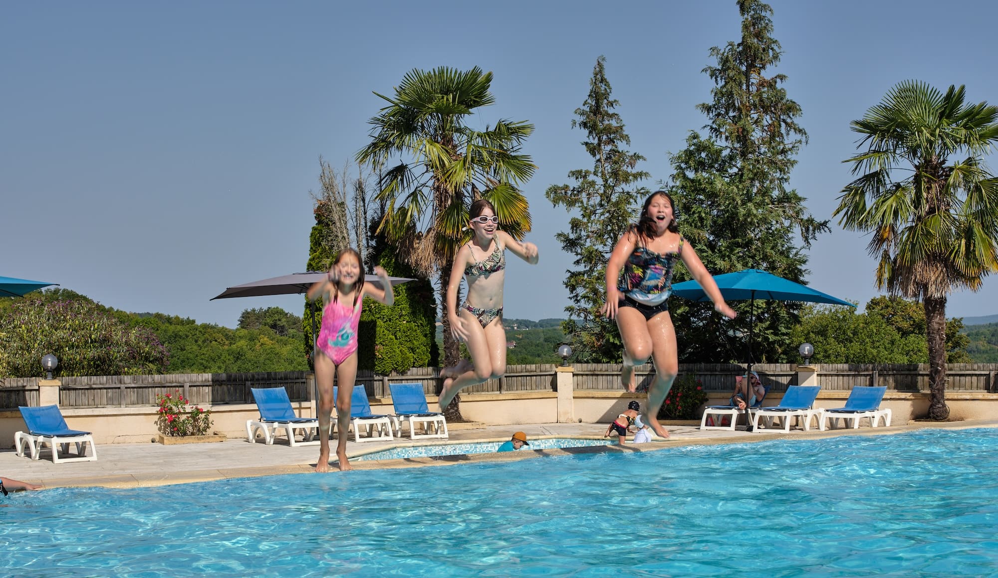 CAMPING LE DAGUET piscine enfants dordogne vue