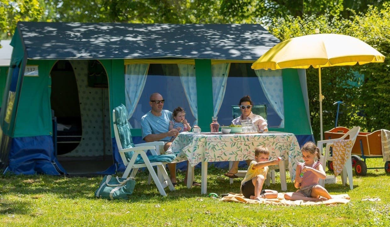 camping le daguet tente navajo famille dordogne