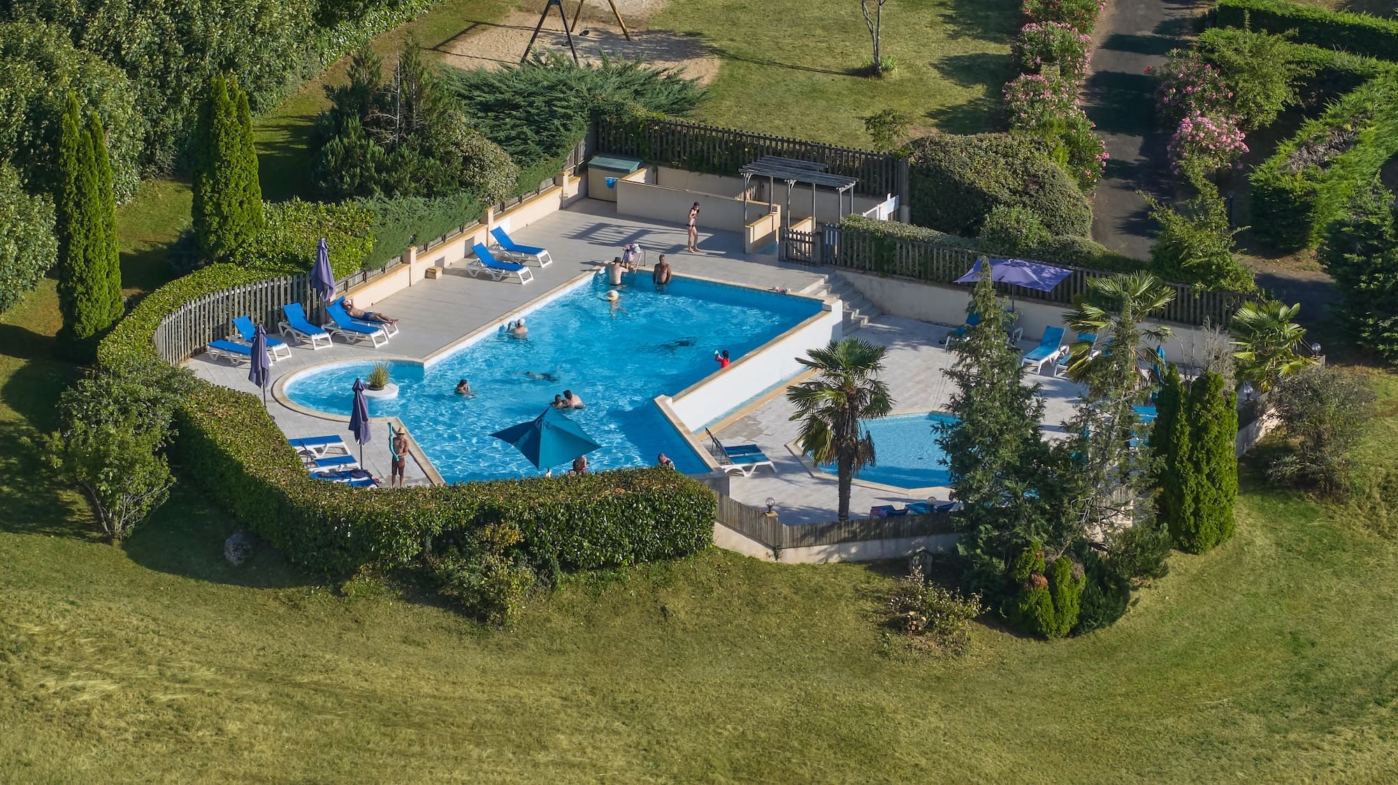 camping le daguet vue aerienne drone piscine dordogne